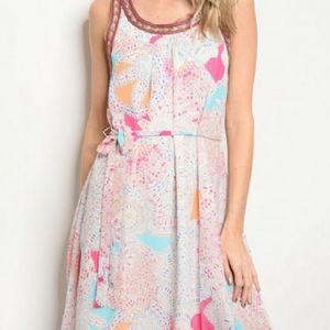 🌹Beautiful NWT Patterned Summer Dress with belt